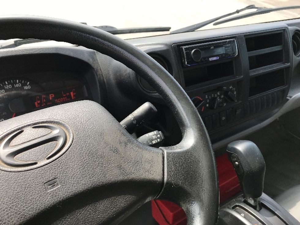 Medium Duty Box Truck-Light and Medium Duty Trucks-Hino-2020-195-Montreal-PQ-150,895\n\t\tkm-$ 65,750 - Image 17