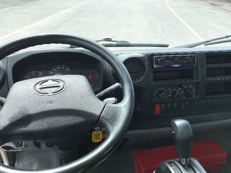 Medium Duty Box Truck-Light and Medium Duty Trucks-Hino-2020-195-Montreal-PQ-150,895\n\t\tkm-$ 65,750 - Image 18