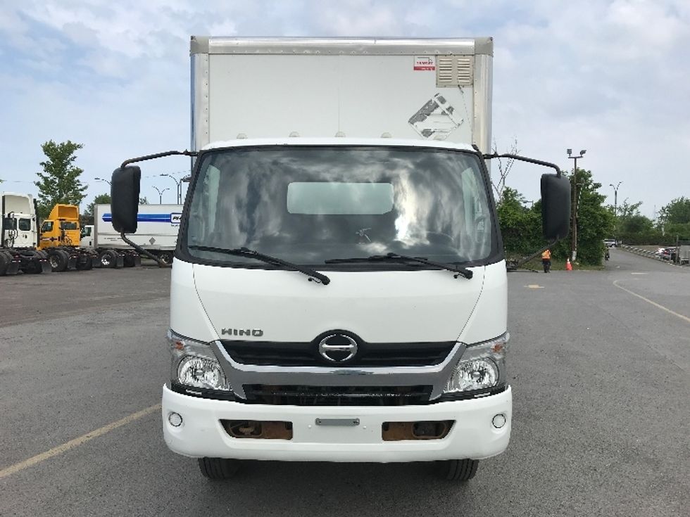 Medium Duty Box Truck-Light and Medium Duty Trucks-Hino-2020-195-Montreal-PQ-150,895\n\t\tkm-$ 65,750 - Image 2