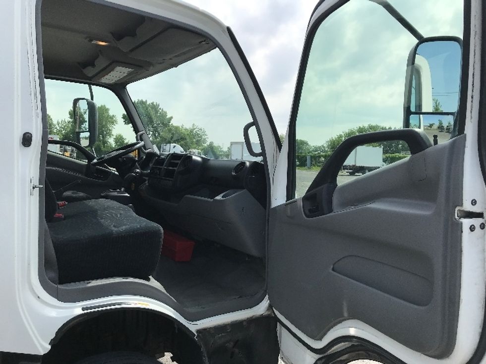 Medium Duty Box Truck-Light and Medium Duty Trucks-Hino-2020-195-Montreal-PQ-150,895\n\t\tkm-$ 65,750 - Image 20