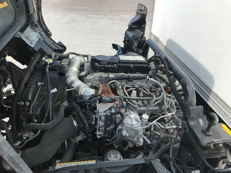 Medium Duty Box Truck-Light and Medium Duty Trucks-Hino-2020-195-Montreal-PQ-150,895\n\t\tkm-$ 65,750 - Image 24