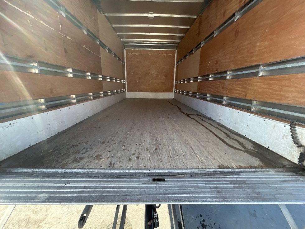 Medium Duty Box Truck-Light and Medium Duty Trucks-Hino-2020-195-Montreal-PQ-242,030\n\t\tkm-$ 52,750 - Image 10