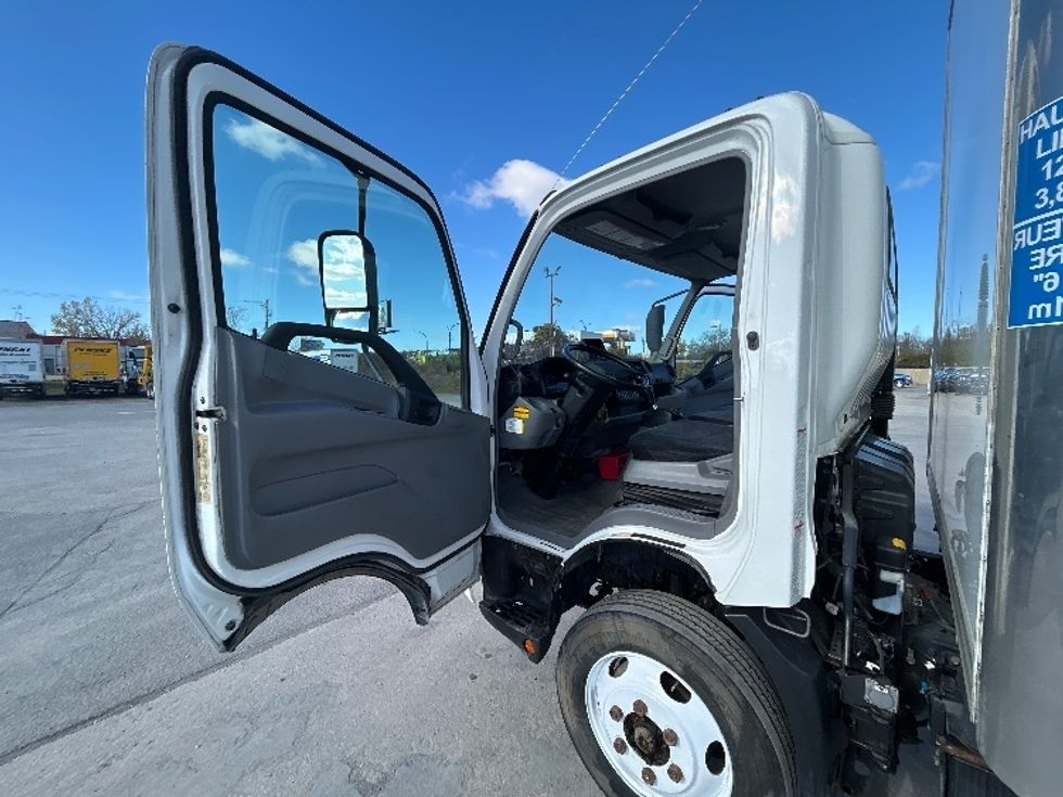Medium Duty Box Truck-Light and Medium Duty Trucks-Hino-2020-195-Montreal-PQ-242,030\n\t\tkm-$ 52,750 - Image 16