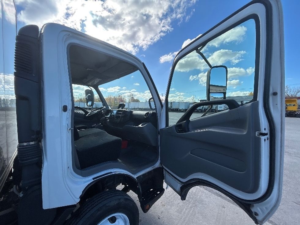 Medium Duty Box Truck-Light and Medium Duty Trucks-Hino-2020-195-Montreal-PQ-242,030\n\t\tkm-$ 52,750 - Image 20