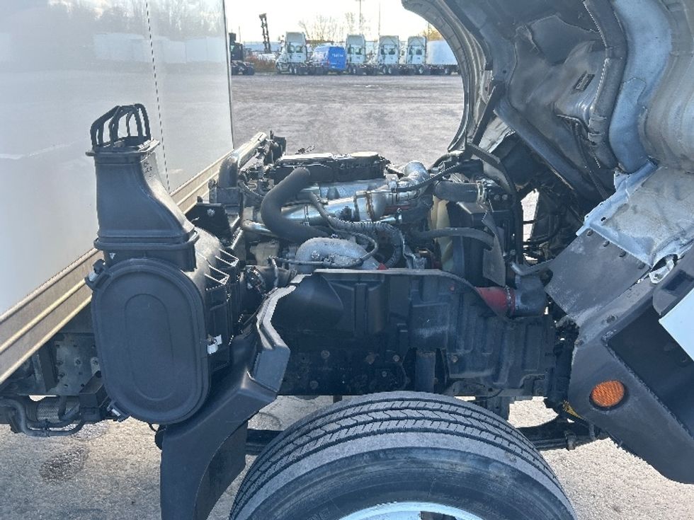 Medium Duty Box Truck-Light and Medium Duty Trucks-Hino-2020-195-Montreal-PQ-242,030\n\t\tkm-$ 52,750 - Image 23