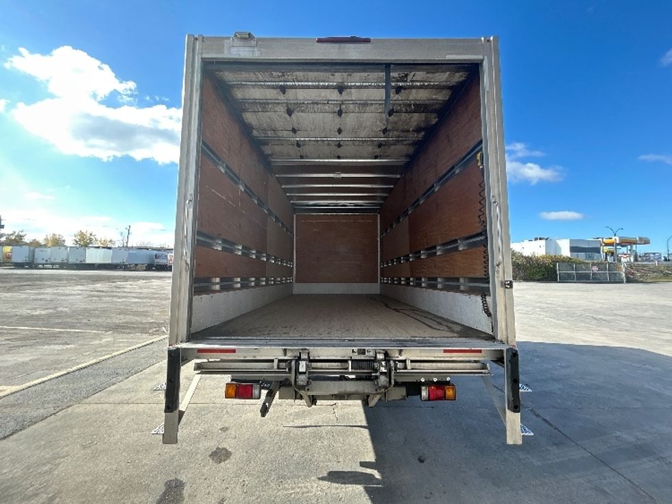 Medium Duty Box Truck-Light and Medium Duty Trucks-Hino-2020-195-Montreal-PQ-242,030\n\t\tkm-$ 52,750 - Image 8