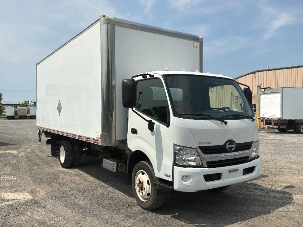 Medium Duty Box Truck-Light and Medium Duty Trucks-Hino-2020-195-Montreal-PQ-252,367\n\t\tkm-$ 41,500 - Image 1