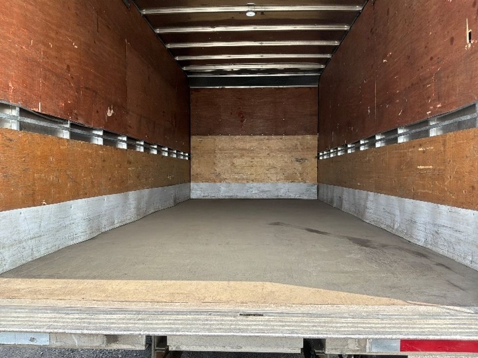 Medium Duty Box Truck-Light and Medium Duty Trucks-Hino-2020-195-Montreal-PQ-252,367\n\t\tkm-$ 41,500 - Image 10