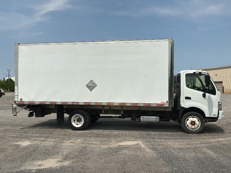 Medium Duty Box Truck-Light and Medium Duty Trucks-Hino-2020-195-Montreal-PQ-252,367\n\t\tkm-$ 41,500 - Image 15