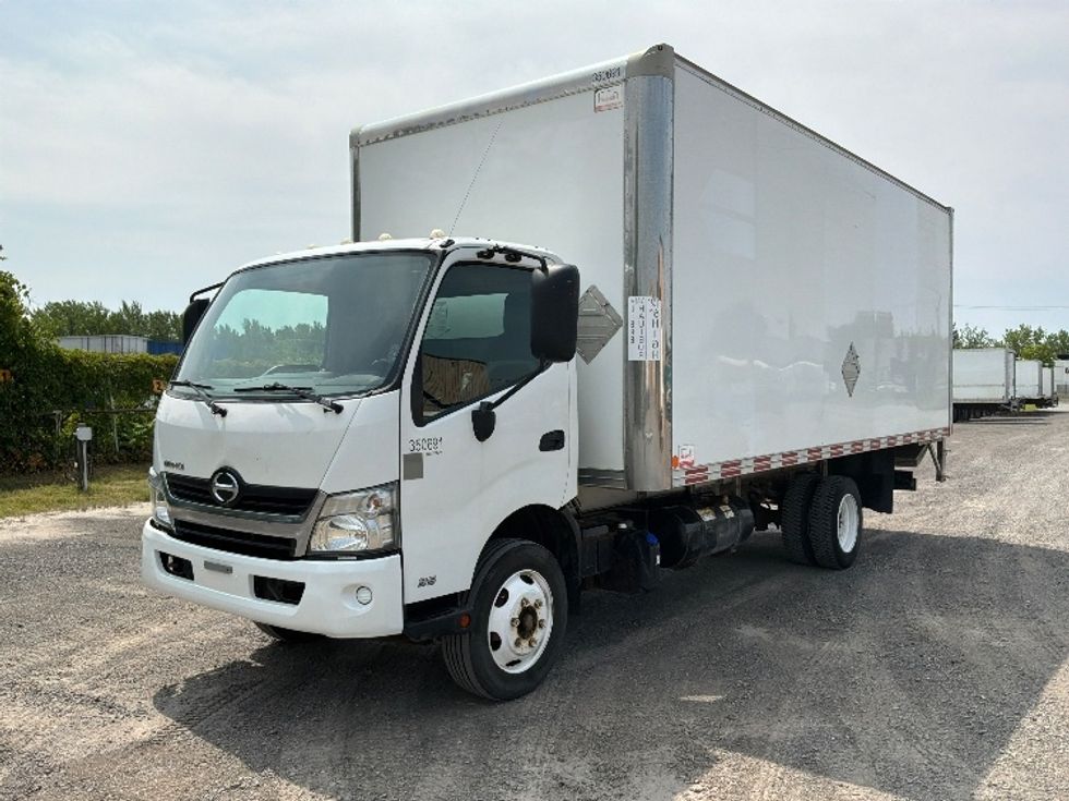 Medium Duty Box Truck-Light and Medium Duty Trucks-Hino-2020-195-Montreal-PQ-252,367\n\t\tkm-$ 41,500 - Image 3