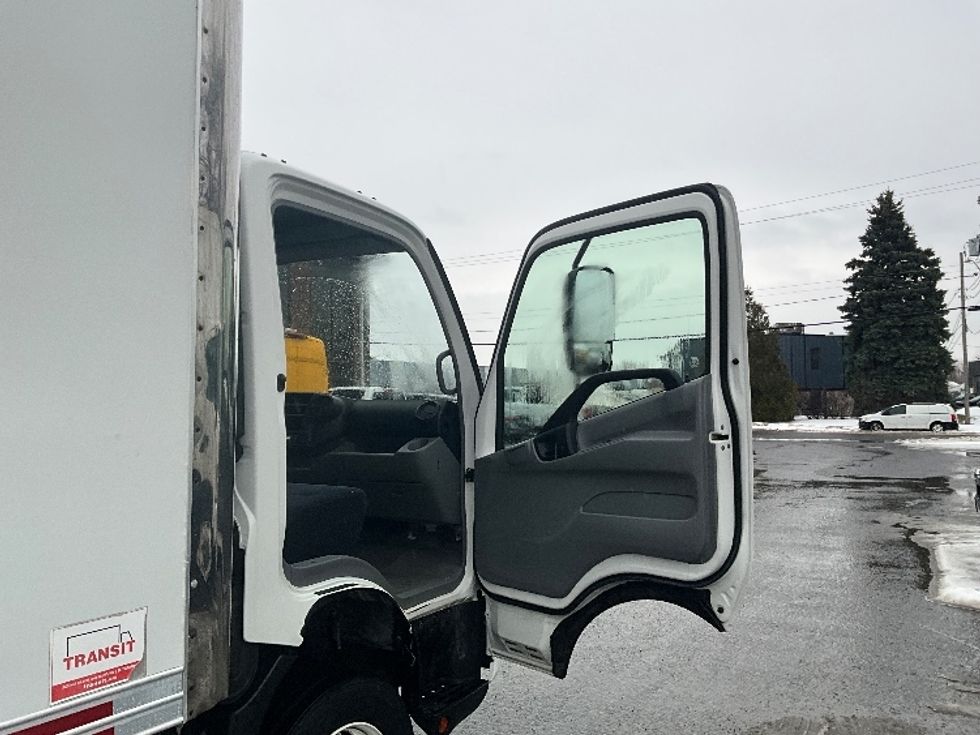 Medium Duty Box Truck-Light and Medium Duty Trucks-Hino-2020-195-Ottawa-ON-189,881\n\t\tkm-$ 60,500 - Image 19