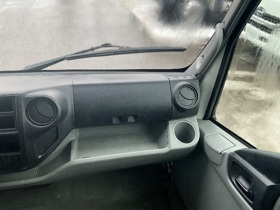 Medium Duty Box Truck-Light and Medium Duty Trucks-Hino-2020-195-Ottawa-ON-189,881\n\t\tkm-$ 60,500 - Image 20