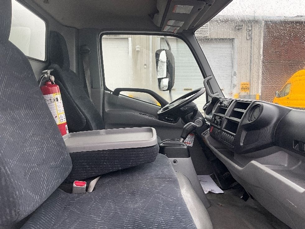 Medium Duty Box Truck-Light and Medium Duty Trucks-Hino-2020-195-Ottawa-ON-189,881\n\t\tkm-$ 60,500 - Image 21