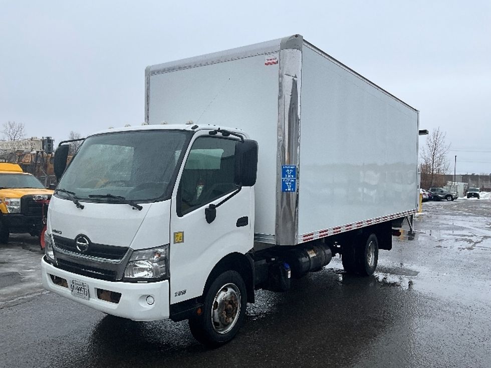 Medium Duty Box Truck-Light and Medium Duty Trucks-Hino-2020-195-Ottawa-ON-189,881\n\t\tkm-$ 60,500 - Image 3