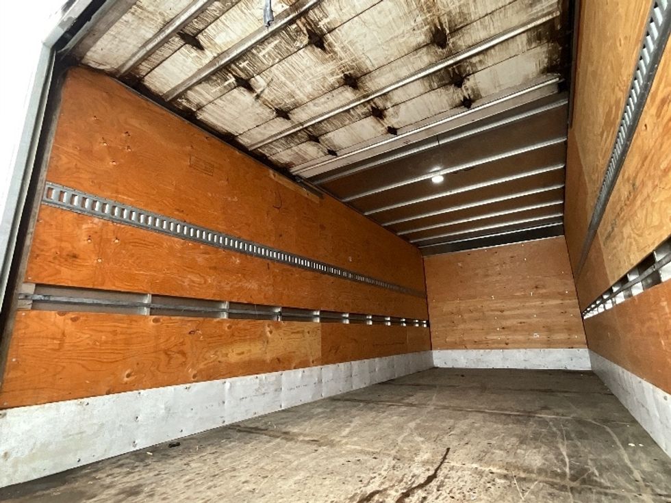 Medium Duty Box Truck-Light and Medium Duty Trucks-Hino-2020-195-Ottawa-ON-235,848\n\t\tkm-$ 55,000 - Image 11