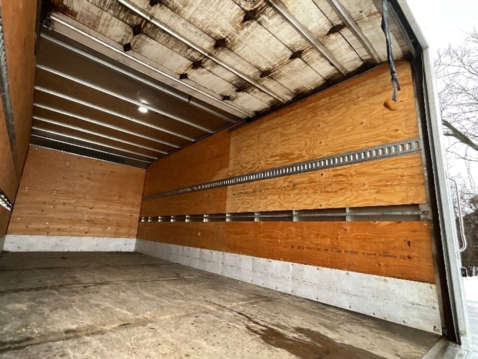 Medium Duty Box Truck-Light and Medium Duty Trucks-Hino-2020-195-Ottawa-ON-235,848\n\t\tkm-$ 55,000 - Image 12