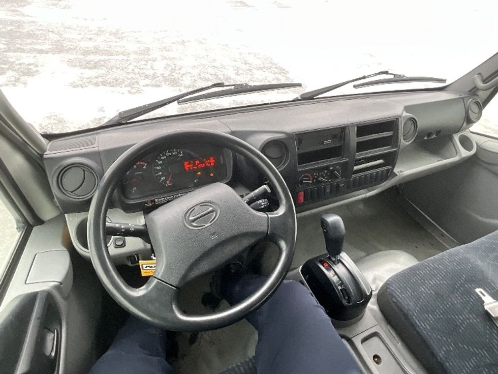 Medium Duty Box Truck-Light and Medium Duty Trucks-Hino-2020-195-Ottawa-ON-235,848\n\t\tkm-$ 55,000 - Image 17