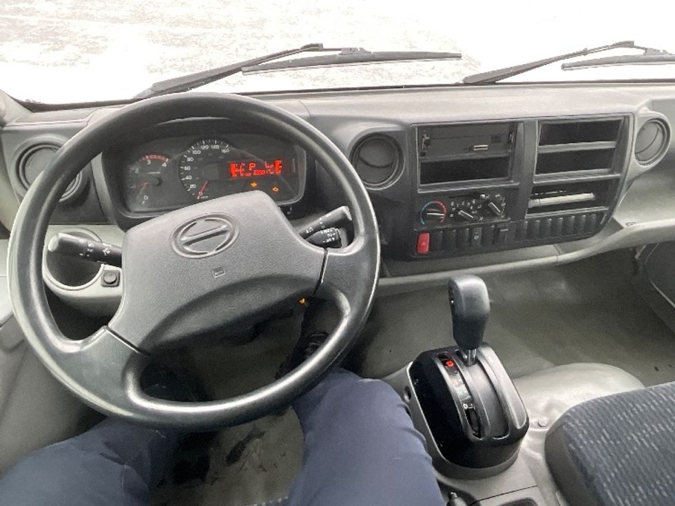 Medium Duty Box Truck-Light and Medium Duty Trucks-Hino-2020-195-Ottawa-ON-235,848\n\t\tkm-$ 55,000 - Image 18