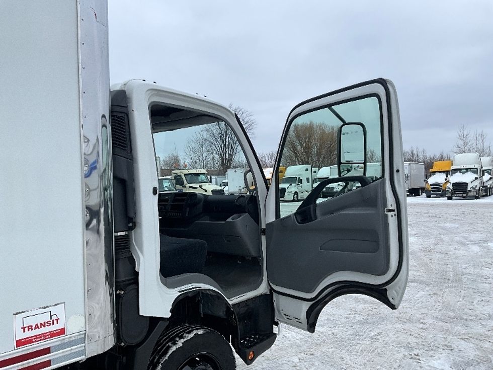 Medium Duty Box Truck-Light and Medium Duty Trucks-Hino-2020-195-Ottawa-ON-235,848\n\t\tkm-$ 55,000 - Image 20