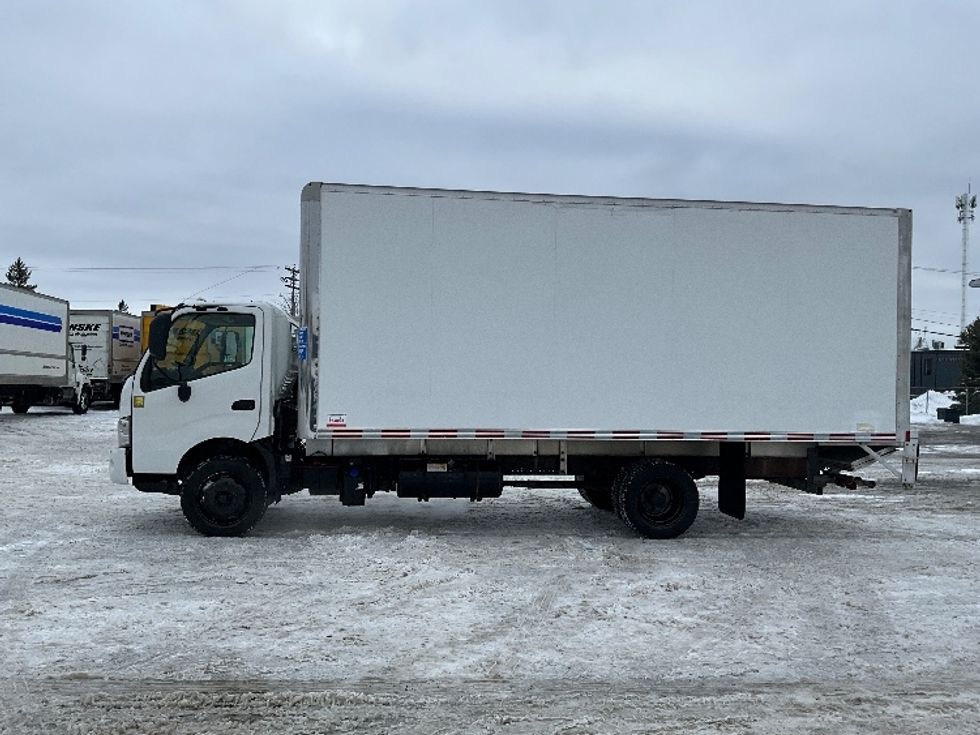 Medium Duty Box Truck-Light and Medium Duty Trucks-Hino-2020-195-Ottawa-ON-235,848\n\t\tkm-$ 55,000 - Image 4