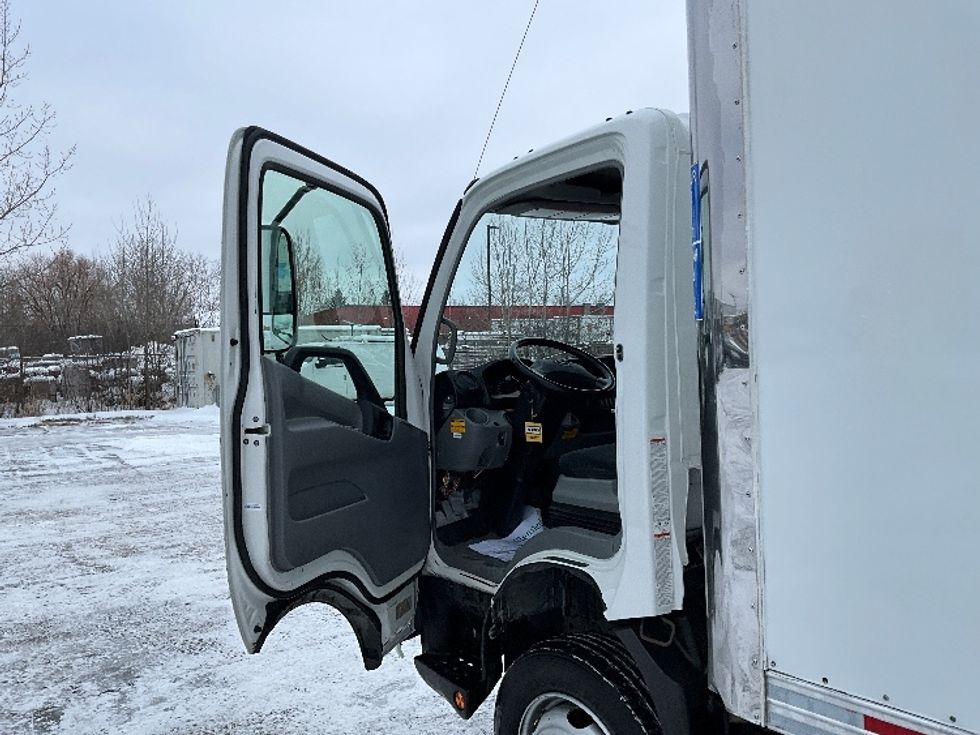 Medium Duty Box Truck-Light and Medium Duty Trucks-Hino-2020-195-Ottawa-ON-241,798\n\t\tkm-$ 53,750 - Image 16