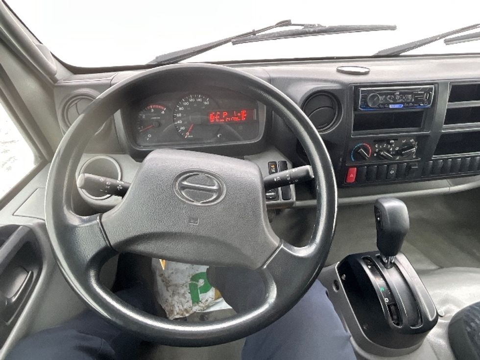 Medium Duty Box Truck-Light and Medium Duty Trucks-Hino-2020-195-Ottawa-ON-241,798\n\t\tkm-$ 53,750 - Image 18