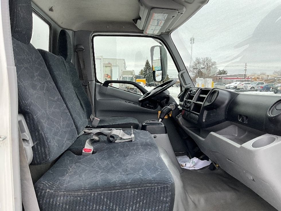 Medium Duty Box Truck-Light and Medium Duty Trucks-Hino-2020-195-Ottawa-ON-241,798\n\t\tkm-$ 53,750 - Image 22