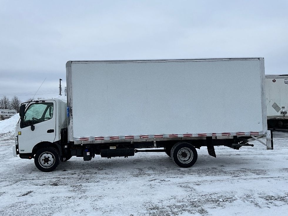 Medium Duty Box Truck-Light and Medium Duty Trucks-Hino-2020-195-Ottawa-ON-241,798\n\t\tkm-$ 53,750 - Image 4