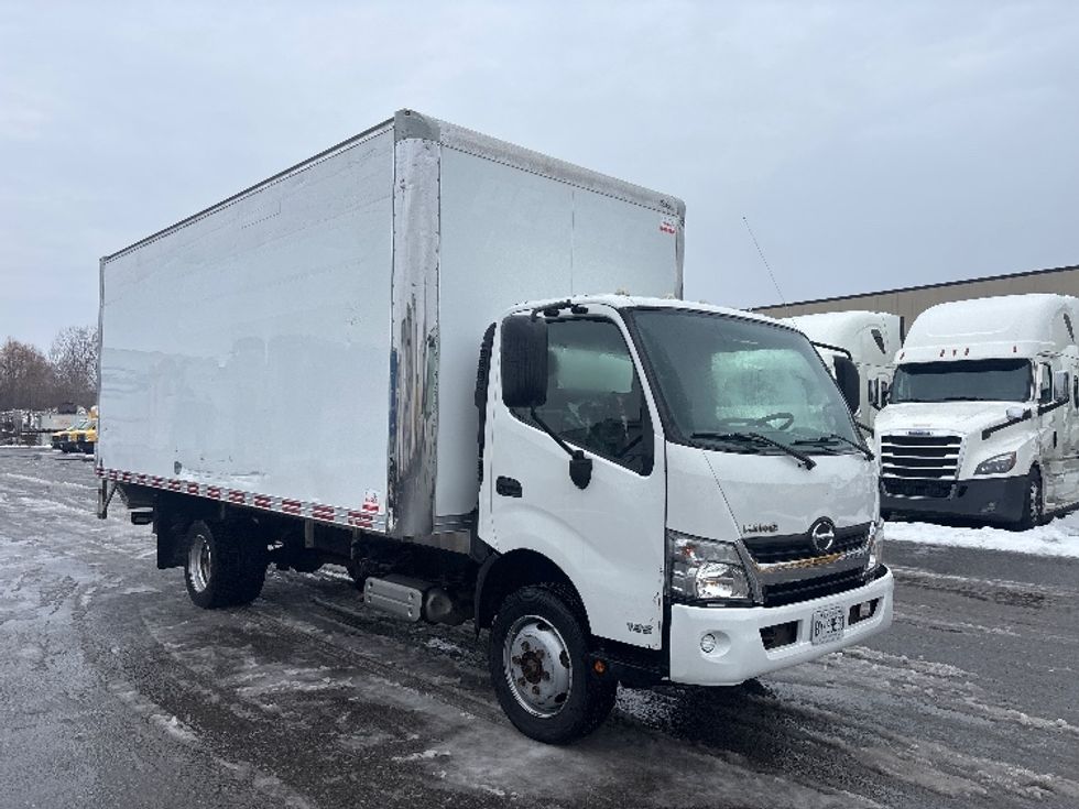 Medium Duty Box Truck-Light and Medium Duty Trucks-Hino-2020-195-Ottawa-ON-246,584\n\t\tkm-$ 52,750 - Image 1
