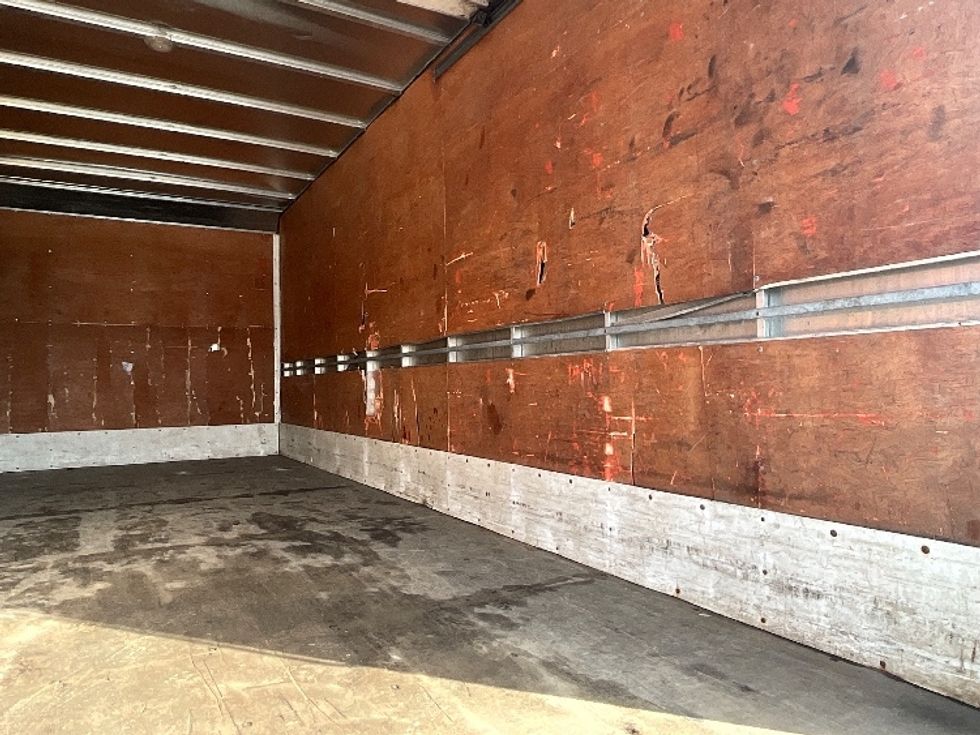 Medium Duty Box Truck-Light and Medium Duty Trucks-Hino-2020-195-Ottawa-ON-246,584\n\t\tkm-$ 52,750 - Image 12