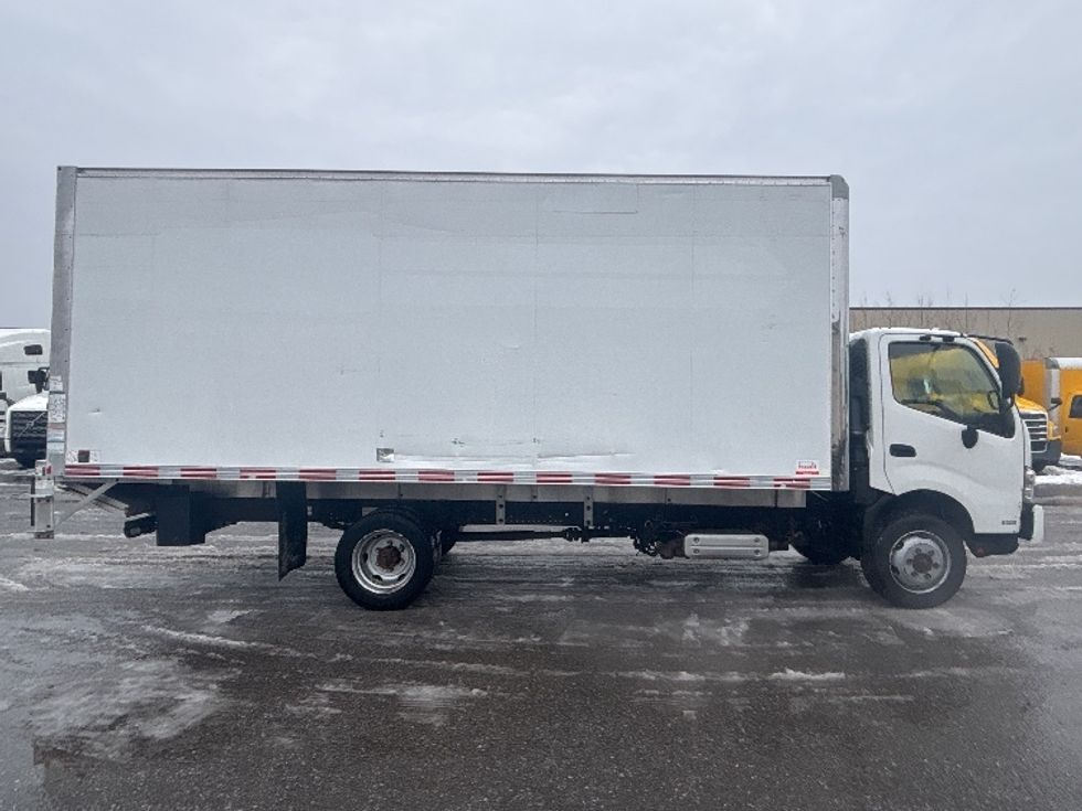 Medium Duty Box Truck-Light and Medium Duty Trucks-Hino-2020-195-Ottawa-ON-246,584\n\t\tkm-$ 52,750 - Image 15