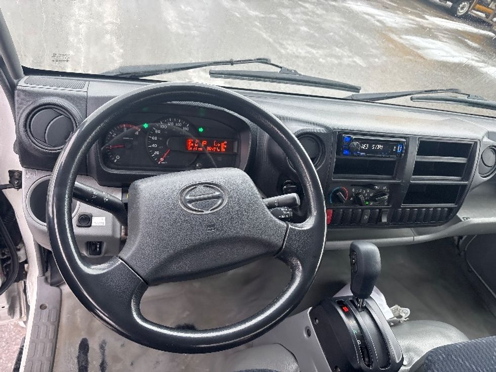 Medium Duty Box Truck-Light and Medium Duty Trucks-Hino-2020-195-Ottawa-ON-246,584\n\t\tkm-$ 52,750 - Image 18