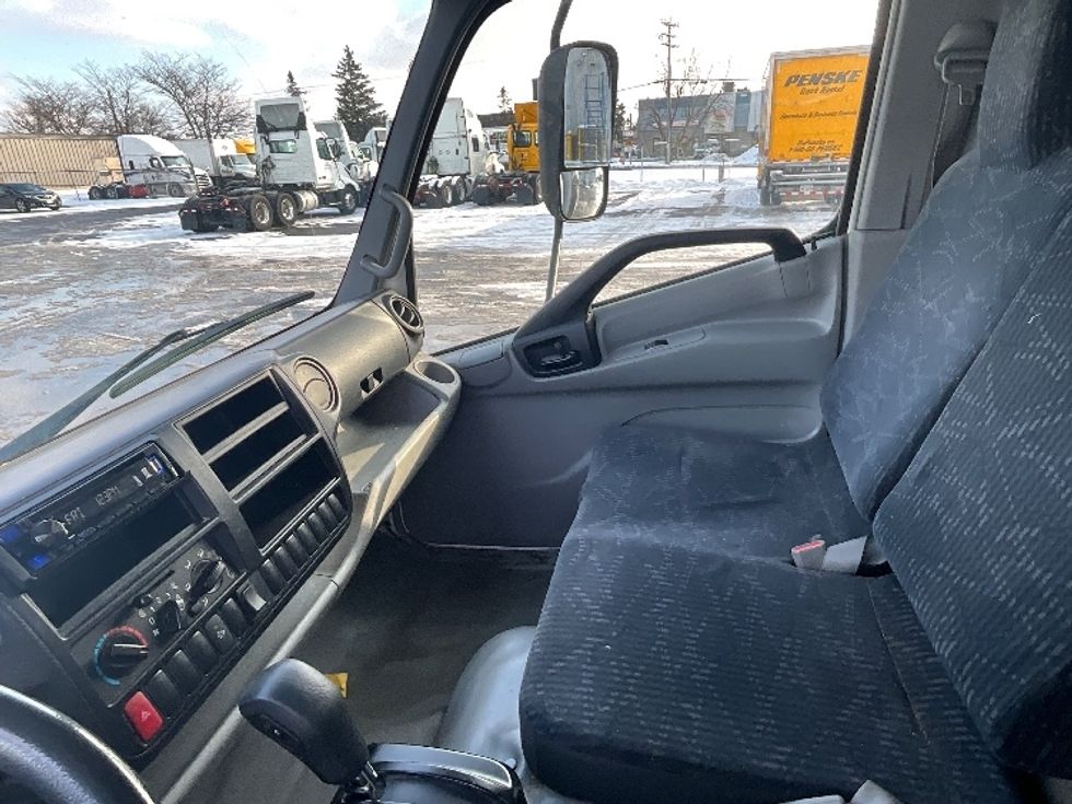 Medium Duty Box Truck-Light and Medium Duty Trucks-Hino-2020-195-Ottawa-ON-246,584\n\t\tkm-$ 52,750 - Image 19