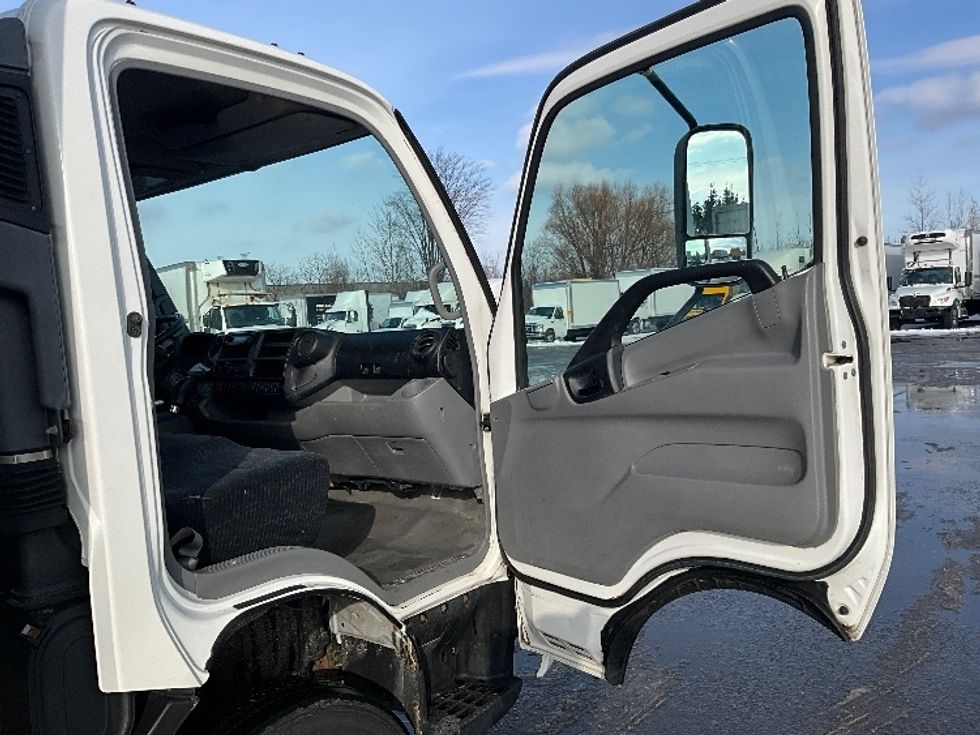 Medium Duty Box Truck-Light and Medium Duty Trucks-Hino-2020-195-Ottawa-ON-246,584\n\t\tkm-$ 52,750 - Image 20