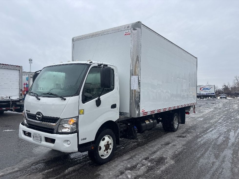 Medium Duty Box Truck-Light and Medium Duty Trucks-Hino-2020-195-Ottawa-ON-246,584\n\t\tkm-$ 52,750 - Image 3