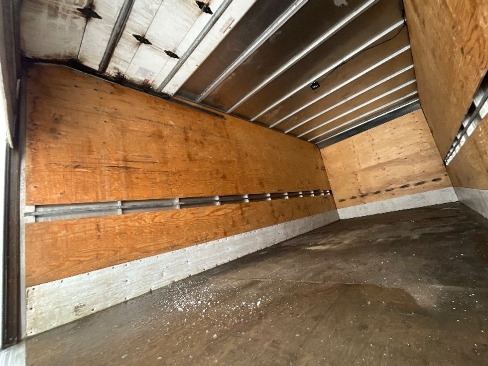 Medium Duty Box Truck-Light and Medium Duty Trucks-Hino-2020-195-Ottawa-ON-252,000\n\t\tkm-$ 51,500 - Image 11