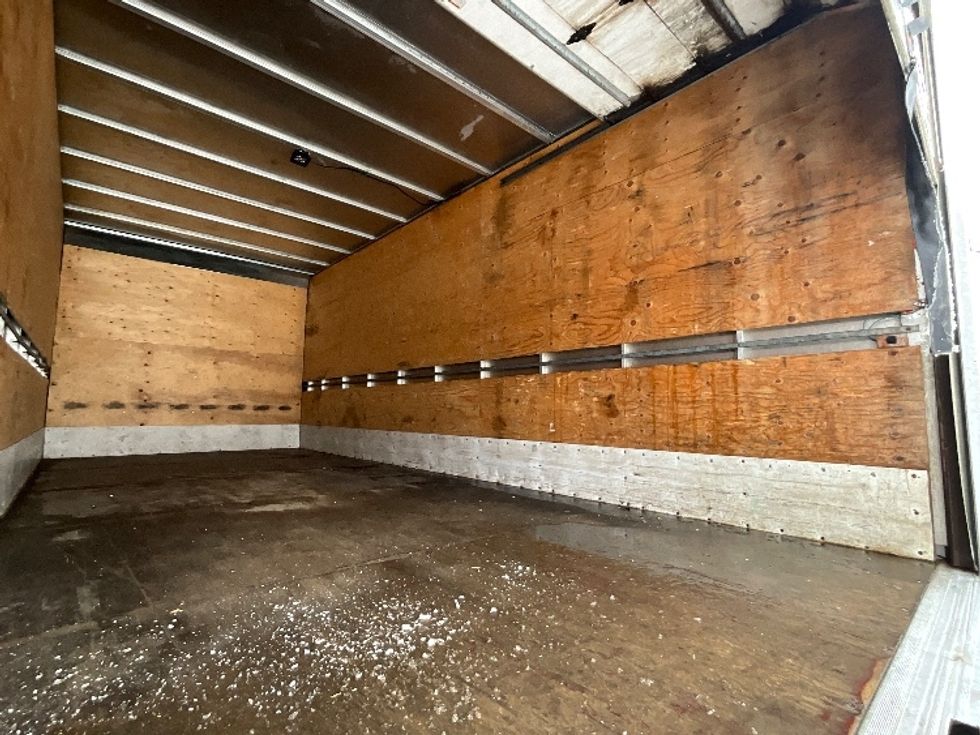 Medium Duty Box Truck-Light and Medium Duty Trucks-Hino-2020-195-Ottawa-ON-252,000\n\t\tkm-$ 51,500 - Image 12