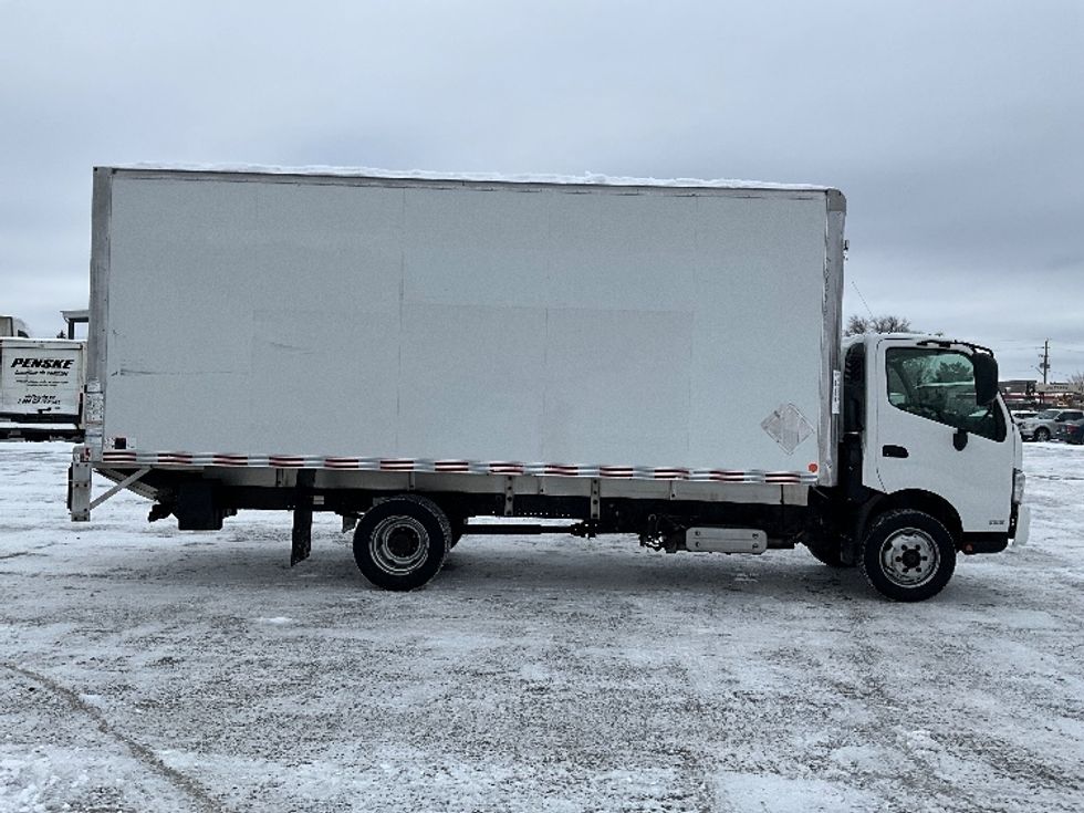 Medium Duty Box Truck-Light and Medium Duty Trucks-Hino-2020-195-Ottawa-ON-252,000\n\t\tkm-$ 51,500 - Image 15