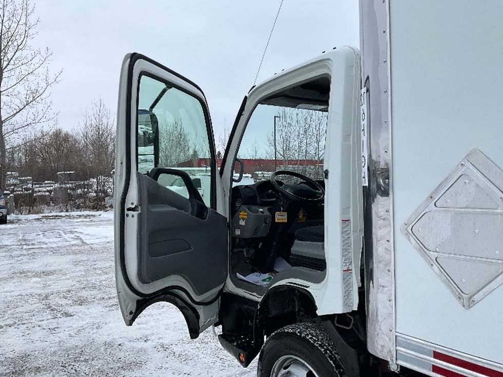 Medium Duty Box Truck-Light and Medium Duty Trucks-Hino-2020-195-Ottawa-ON-252,000\n\t\tkm-$ 51,500 - Image 16