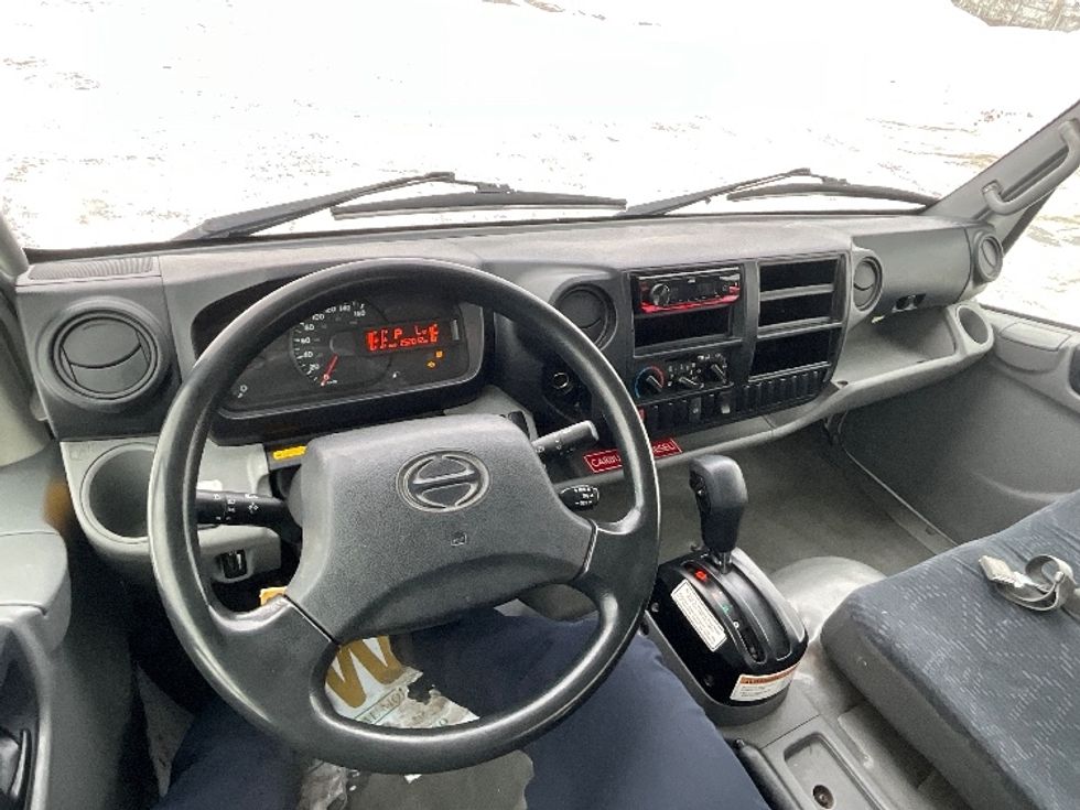 Medium Duty Box Truck-Light and Medium Duty Trucks-Hino-2020-195-Ottawa-ON-252,000\n\t\tkm-$ 51,500 - Image 17