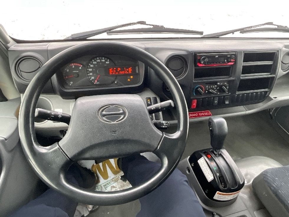 Medium Duty Box Truck-Light and Medium Duty Trucks-Hino-2020-195-Ottawa-ON-252,000\n\t\tkm-$ 51,500 - Image 18