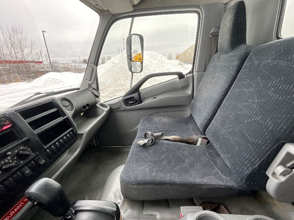 Medium Duty Box Truck-Light and Medium Duty Trucks-Hino-2020-195-Ottawa-ON-252,000\n\t\tkm-$ 51,500 - Image 19