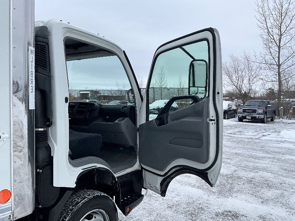 Medium Duty Box Truck-Light and Medium Duty Trucks-Hino-2020-195-Ottawa-ON-252,000\n\t\tkm-$ 51,500 - Image 20