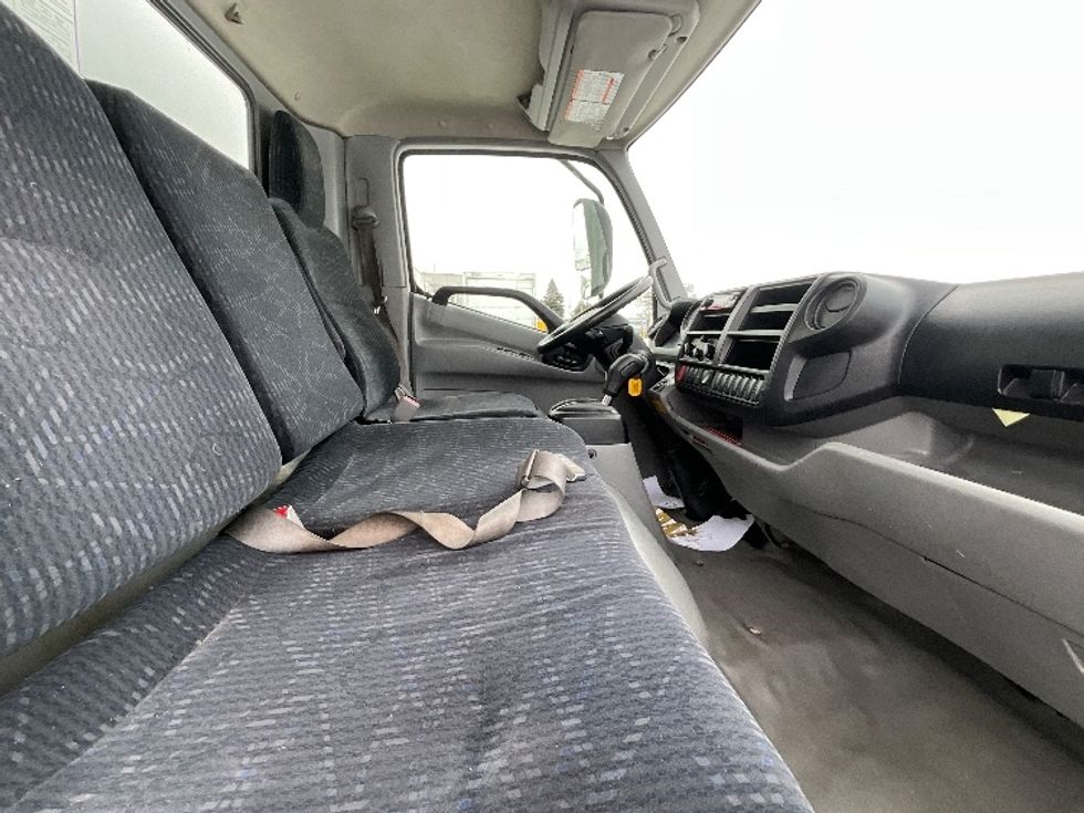 Medium Duty Box Truck-Light and Medium Duty Trucks-Hino-2020-195-Ottawa-ON-252,000\n\t\tkm-$ 51,500 - Image 22