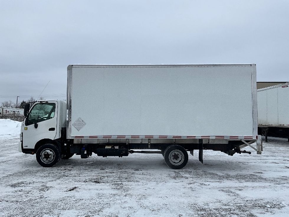 Medium Duty Box Truck-Light and Medium Duty Trucks-Hino-2020-195-Ottawa-ON-252,000\n\t\tkm-$ 51,500 - Image 4