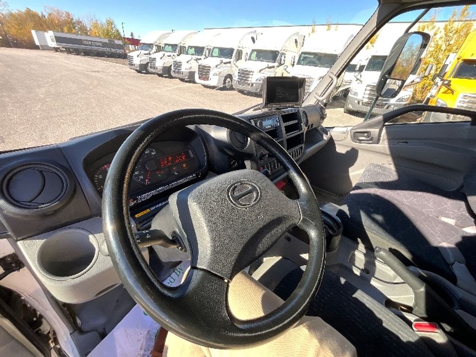 Medium Duty Box Truck-Light and Medium Duty Trucks-Hino-2020-195-Ottawa-ON-71,657\n\t\tkm-$ 68,250 - Image 16