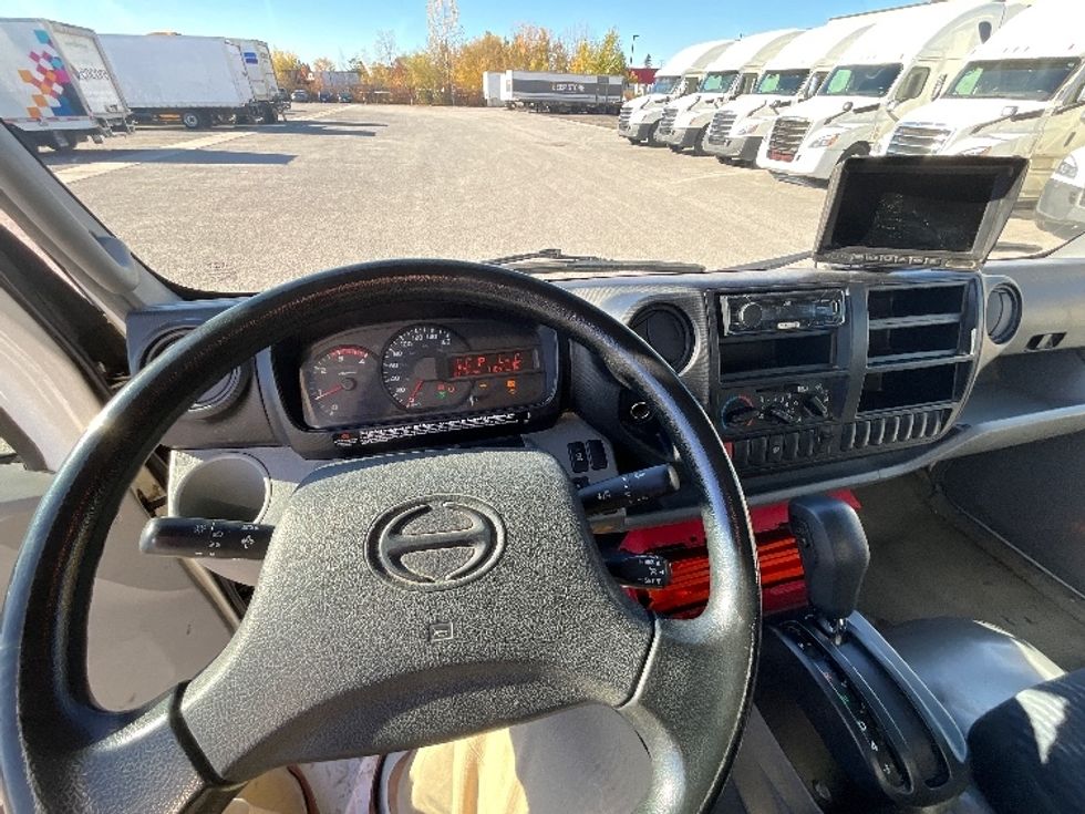 Medium Duty Box Truck-Light and Medium Duty Trucks-Hino-2020-195-Ottawa-ON-71,657\n\t\tkm-$ 68,250 - Image 17