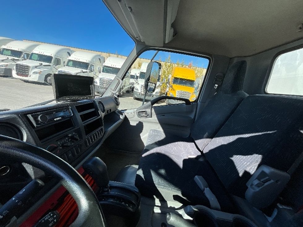 Medium Duty Box Truck-Light and Medium Duty Trucks-Hino-2020-195-Ottawa-ON-71,657\n\t\tkm-$ 68,250 - Image 18
