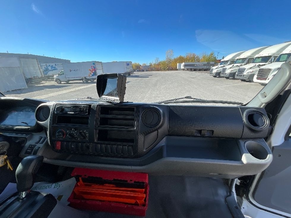 Medium Duty Box Truck-Light and Medium Duty Trucks-Hino-2020-195-Ottawa-ON-71,657\n\t\tkm-$ 68,250 - Image 20