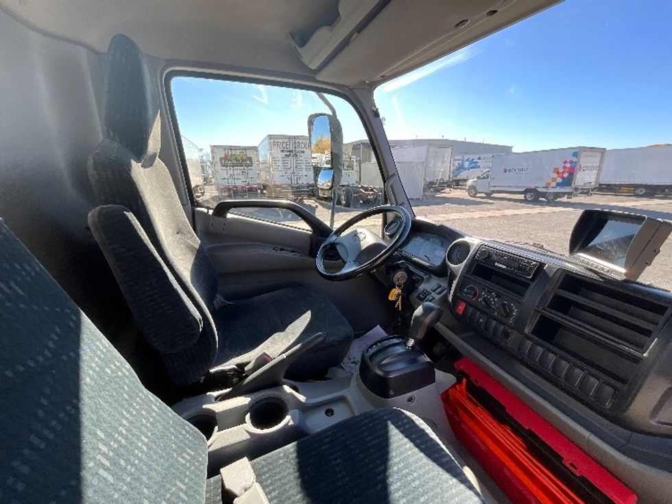 Medium Duty Box Truck-Light and Medium Duty Trucks-Hino-2020-195-Ottawa-ON-71,657\n\t\tkm-$ 68,250 - Image 21